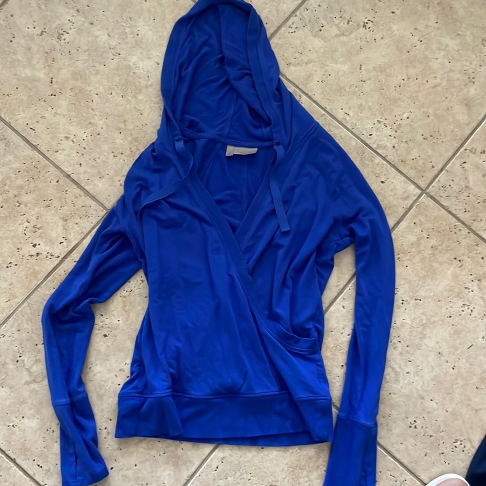 Hooded blue athleta shirt